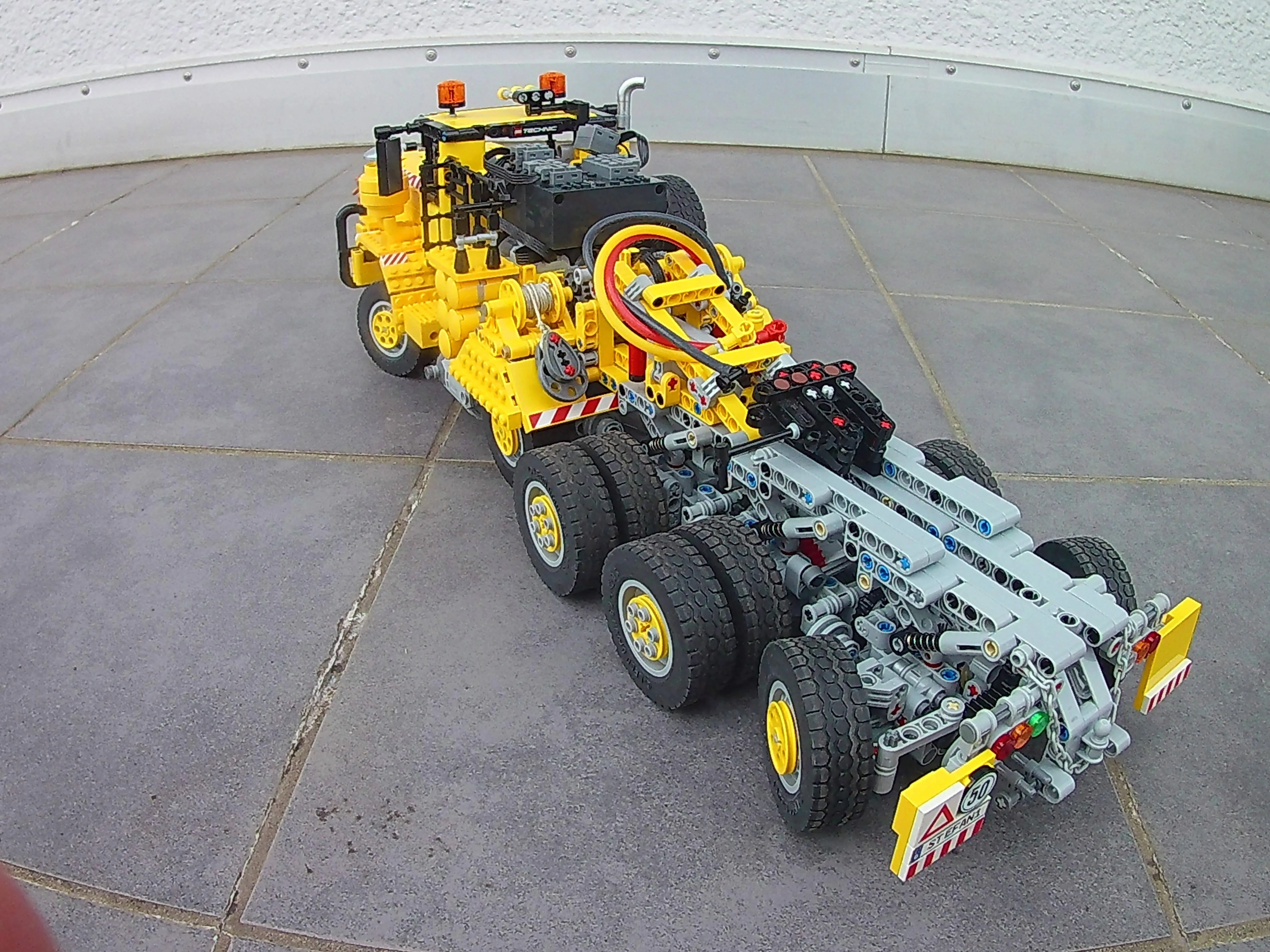 Oshkosh M911 Heavy Duty Tractor 10x8 (Oversize Version)