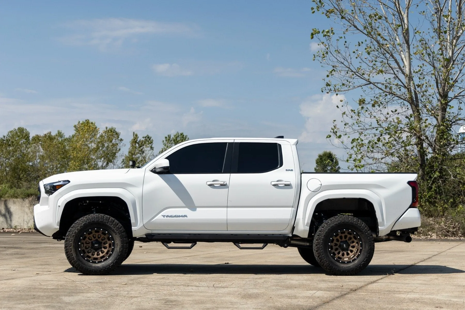 Rough Country 3.5" Lift Kit w/M1R Struts & Rear Shocks | 2024  Toyota Tacoma
